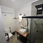 Studio Reformado E Bem Equipado
